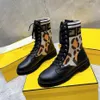 Buty Martin Designer Boots Buty motocyklowe moda Chelsea buty kobieta butów średniej długości czarny skórzany klinowy lice do upałów gęste buty rycerzy na obcasie