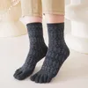 Calcetines de mujer estilo Harajuku cinco dedos para mujer algodón grueso Otoño Invierno cálido medio tubo punta Retro regalo de mujer