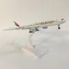 Flygplan Modle Jason Tutu 20cm Förenade Arabemiraten Boeing 777 Airplane Model Plan Model Aircraft Diecast Metal 1/300 Scale Planes Drop Shippi 230906