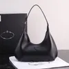 Bolso Meter Bag Bolso bajo el brazo Cleo Bolso hobo de cuero Bolso clásico de mujer de cuero liso Bandolera bajo el brazo Bolso hobo negro 8812 24cmx14cm