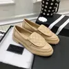 Mocasines Zapatos de vestir con plataforma para mujer Mules de cuero Hebilla de metal Logo Zapato de piel de becerro de lujo