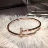 Nagelarmband guld armband för kvinnor män rostfritt stål manschett armband öppna naglar i händer julklappar flickor tillbehör grossist designer smycken 3vvp9