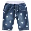 Pantaloni Summer Boys Pantaloncini in denim Jeans elasticizzati alla moda Bambini casual cowboy bambino abbigliamento piccolo e medio 230906