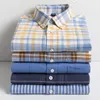 Camisas de vestido masculinas moda algodão cor pura camisa de manga comprida para homens fácil de cuidar oxford bolso xadrez botão de grandes dimensões