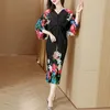 Casual Dresses Wine Red Exquisite Digital Printing Mid-Längd Party for Women Elegant Chic V-Neck Bat Sleeve Loose Miyake Pleated Dress