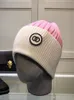 Cappelli lavorati a maglia di marca di marca di vendita calda Cappelli caldi invernali da uomo e da donna Trend Cappelli con lettere ricamate 5 colori tra cui scegliere