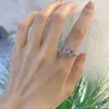 Klusterringar 925 Sterling Silver Emerald 1 Moissanite Engagement Wedding Ring for Women Fine SMEEXKE