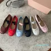 2023 balettklänningskor Kvinnor Satin Bow Comfort and Leisure Loafer Flat Paris Dance Shoe