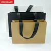 Cadeau cadeau 100x en gros personnalisé imprimé votre propre logo blanc brun noir carton papier sacs à provisions avec poignées de ruban