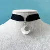 Gargantilla gótica de luna blanca para mujeres y niñas, accesorios de joyería frescos a la moda, colgante de luz de luna, collar de terciopelo Vintage a la moda