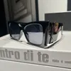 Occhiali da sole di lusso per donna logo designer y stesso stile di stile classici occhiali stretti con telafella con scatola con scatola