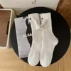 Frauen Socken Creatiove Magnetische Cartoon Paare Strumpfwaren Mit Hand Einfache Ins Stil Kleidung Zubehör