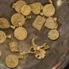 تميمة سحرية محظوظة سحرية رمز القمر مفتاح العملة المعدلة عبر المجوهرات 18K الذهب مطلي بالفولاذ المقاوم للصدأ للنساء للنساء