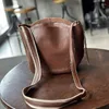 Kvällspåsar garvade ko läder crossbody väska korea kvinnor handväska lyx design vintage hink telefon axel axel