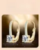 2023 Ny Web Celebrity mångsidig örhängen Kvinna Moçambique Diamond Super Flash S925 Sterling Silver släpper inte färgörhängen Ljus lyxig Senior Sense