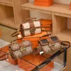 Hochwertige Nischendesign-Handtasche für Damen. Die beliebte leichte Luxus-Umhängetasche mit rundem Eimer in diesem Jahr. 60 % Rabatt im Online-Outlet