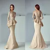 2020 Champagne Dubai Arabic Mermaid Prom Dresses Wear Scoop Neck Lace Stain Peplum långa ärmar Golvlängd Party Evening Formal 261J