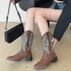 Giant Western Denim Boots Female New Style Brodery V Mouth Knight Shoes in the fyrkantiga huvudet tjockbottna mamma Long Thick Heels British Sneakers Wholesale 803