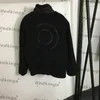 Capispalla di design addensato invernale Giacche classiche da donna con cerniera Cappotto con fascino di personalità nera Giacca di marca natalizia