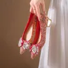 Klänningskor glitter strass kvinnor pumpar kristall bowknot satin sandaler 2023 rött bröllop höga klackar party prom designer