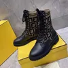 Buty Martin Designer Boots Buty motocyklowe moda Chelsea buty kobieta butów średniej długości czarny skórzany klinowy lice do upałów gęste buty rycerzy na obcasie