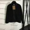 Capispalla di design addensato invernale Giacche classiche da donna con cerniera Cappotto con fascino di personalità nera Giacca di marca natalizia