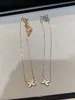 Modieuze en mooie kruisketting dames 18k roségouden natuurlijke witte Fritillaria sleutelbeenketting hanger