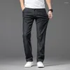 Mäns jeans sommar tunt affär casual klassisk blå 2023 ankomster lätt rakt löst stretch denim byxor