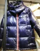 男性ナイロンダウンショートジャケットシャイニーフルリブスリーブデザイナー紳士はフードウェルトポケットジッパースナップウォームコートを削除しました