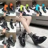 Leren dameslaarzen Modeontwerper Dames Doc Martens Luxe designer Woestijnlaarzen In kleur bijpassende geborduurde elastische laarzen korte pijpen Ridderlaarsband