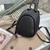 Mały projekt sensowny plecak z tą samą internetową celebrytą małą torbę, mini nieregularna miękka skórzana torba, wysokiej jakości 230907