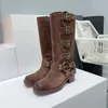 حزام تسخير حزام البقر البقر من الجلد راكب الدراجة النارية أحذية الركبة مكتنزة الكعب Zip Knight Boots أزياء مربع الجوارب الكاحل للنساء مصنع الأحذية أحذية المصنع