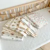 Täcken muslin bomull baby quilt filt född 2 lager tecknad kanin björn blommig spädbarn mjuk swaddle wrap sleepsack barnvagn täckning 230906