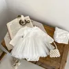 夏の春のベビー服レース刺繍女の子ボウロンパー幼児の女の子ボディースーツジャンプスーツキッズ服2630