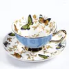 Kupa Saucers Kahve Porselen Yüksek kaliteli Kelebek Çiçek Çay Fincan Sıser Set İngiliz İktışıklığı Çay Saati Seramik Kupa İçecek Yazılar