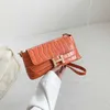 Padrão de crocodilo moda e pequeno quadrado 2023 nova moda um ombro crossbody bloqueio fivela bolsa feminina tomada barata 50% de desconto