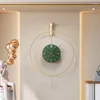 Horloges murales Lumière espagnole Horloge de luxe Simple Creative Ménage Fer Simple Anneau Mode Fond Décoration Swing