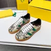 Toppdesigner skor herrar kvinnor sneakers sammet lapptäcke retro tränare co-märkta damer sneaker chaussures broderade bokstäver dukskor skor