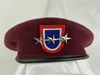 Berets US Army 82nd Airborne Division Wool Purplay Red Beret Officer 3 Star Lieutenant General Rank Hat Alla storlekar