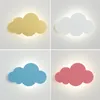 Applique murale moderne macaron maternelle décorative créative forme de nuage chambre d'enfant salon coloré Scorce lumière LED