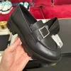 Gesteppte Loafer-Mokassin-Schuhe für Damen, Lammleder, 100 % echtes Leder, gesteppte Klappe aus Lammleder, Luxus-Designer-Plateau, Größe 35–41, hochwertige Penny-Loafer mit Gold-Hardware