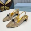 Scarpa elegante con punta a punta posteriore, decorazione con strass, pompa con tacco medio e spesso, scarpe da sera per feste da donna. Calzature di fabbrica di scarpe di marca di designer di lusso