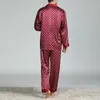 Vêtements de nuit pour hommes Ensembles de pyjama en soie satinée pour hommes Vêtements de nuit Chemise de nuit décontractée Vêtements de détente en vrac Pyjamas Pijamas Automne Imprimer Vêtements de nuit Homewear 230907