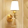 Настенный светильник B010, светодиодный кристалл, современный минималистичный садовый светильник для спальни, ТВ-фон, украшение для дома