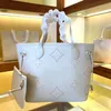 Luxurys bolsas a sacola designer tote couro completo em relevo bordado travesseiro saco de compras multifuncional sacola commuter mom bag com carteira 2pcs conjunto