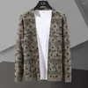 Chandails pour hommes motifs géométriques contrastant tricot Cardigan à manches longues mince pull mâle vêtement manteau Noel Kazak Heren