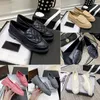 Flache Designer-Luxus-Damenschuhe, Leder-Loafer, Schwarz, Weiß, Grün, Mehrfarbig, Metallschnalle, Plateauschuh