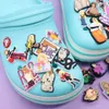 Partihandel 100st PVC Singer Cat Sweater Orange Juice Woman Garden Shoe Charms Vuxen Spänne Dekorationer för armbandsknapp