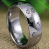 Anneaux de mariage USA UK CANADA RUSSIE Brésil Vente 8MM Belle Doggy Prints Silver Dome Mens Fashion Bague en tungstène