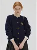 レディースニットTシャツ春と秋のウールニットセーターカーディガンメスブリティッシュカレッジコントラストバッジ刺繍金属ボタントップ230906